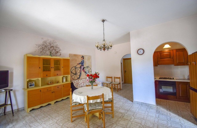 Nice apartment for 6 people with A/C, TV, pets allowed and parking