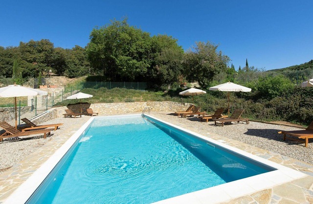 Nice apartment with A/C, WIFI, pool, TV, terrace, panoramic view and parking, close to Siena