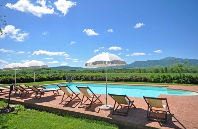 Nice apartment with WIFI, pool, TV, panoramic view and parking, close to Montepulciano