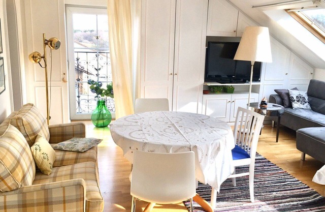 Nice apartment with extra kitchen, bathroom, whirlpool, shower and bathtub.