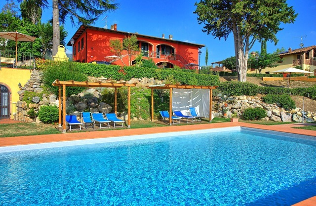 Nice apartment with WIFI, A/C, pool, TV, panoramic view and parking, close to San Gimignano