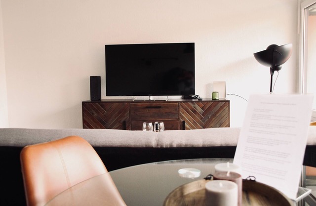 Nice apartment with pool and sauna use/Netflix/kitchen near D-Messe