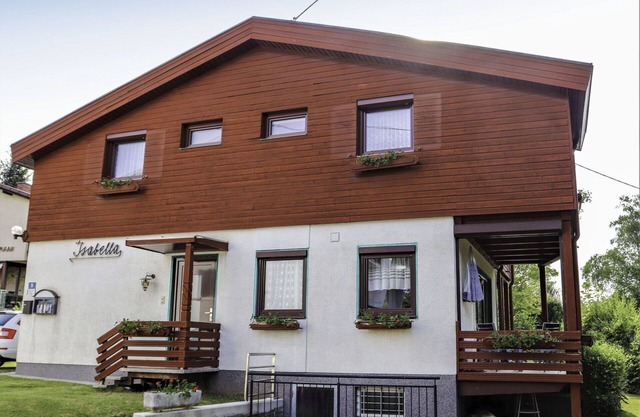 Nice apartment for 6 people with WIFI, TV, terrace, pets allowed and parking