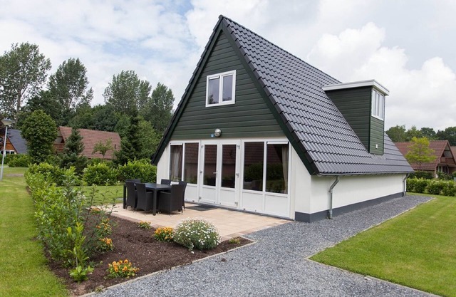 Nice bungalow in a holiday park near Maastricht