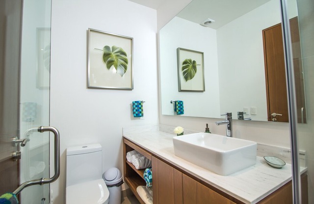 Nice condo Pavilion 211 near the boardwalk and the beach in the Romantic Zone!
