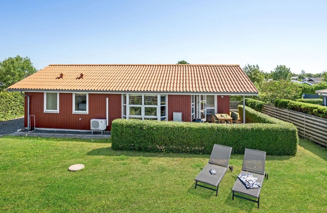 Nice cottage near the beach.