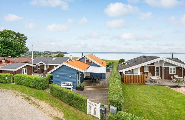 Nice cottage with terrace and sea view.