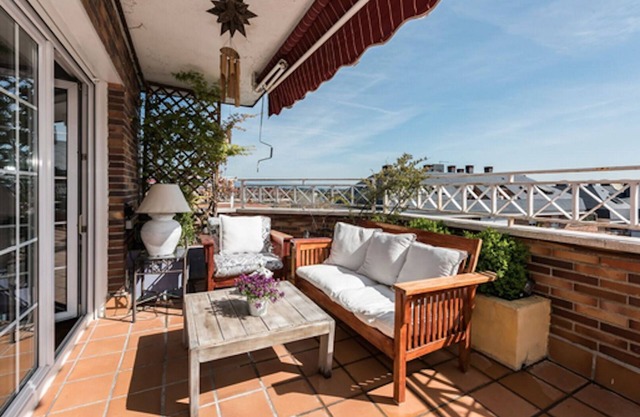 Nice duplex penthouse in the center of Majadahonda overlooking the Madrid skyline.