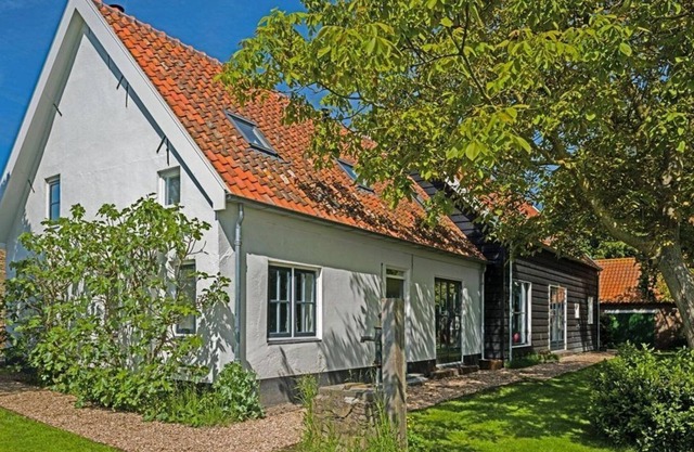 Nice group accommodation close to the sea and the beach. Perfect as a party, conference, training location for companies and team/company trips or workshops.