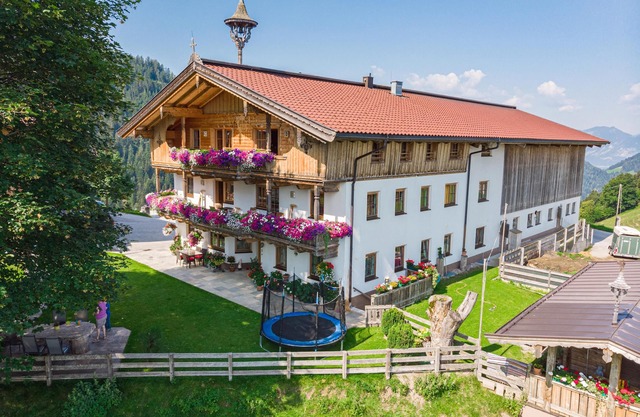Nice group house with stunning views over the mountain world