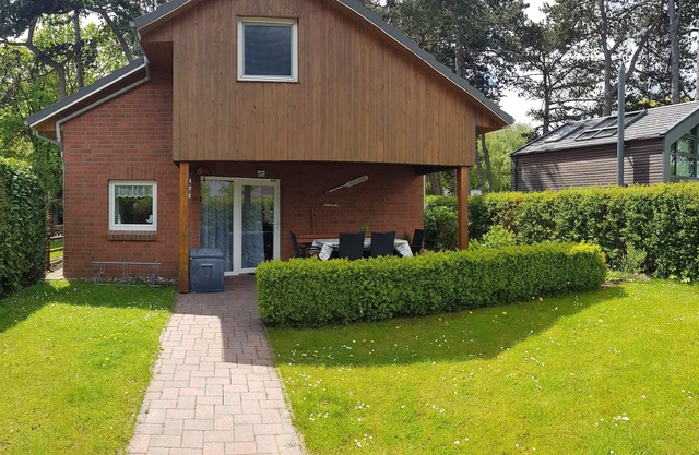 Nice holiday home with a fireplace and free WiFi right on the Baltic Sea beach
