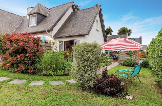 Nice home in Le Minihic-sur-Rance
