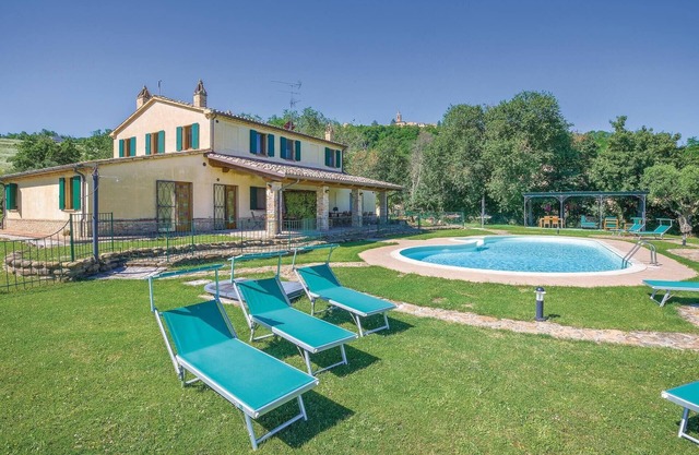 Nice home in Barchi PU