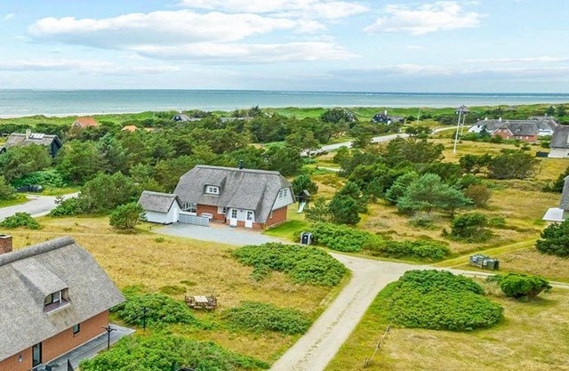 Nice home in Blåvand with WiFi
