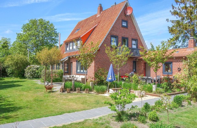 Nice home in Cadenberge with sauna