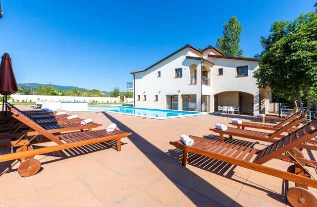 Nice home in Donji Prolozac with WiFi