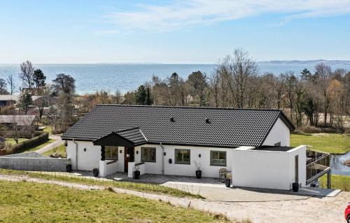 Nice Home In Ebeltoft