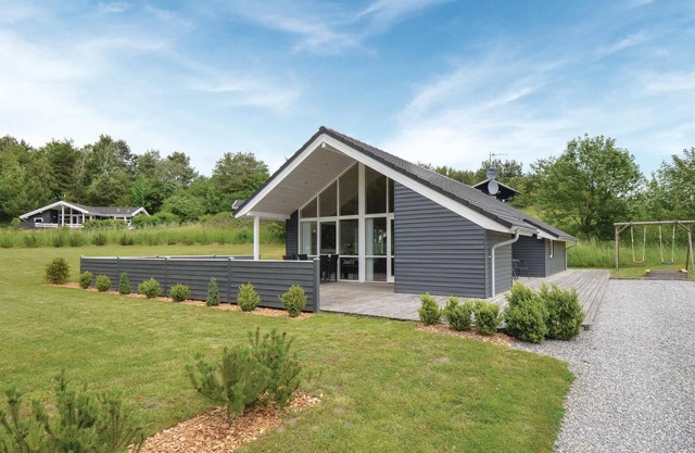Nice home in Ebeltoft with kitchen