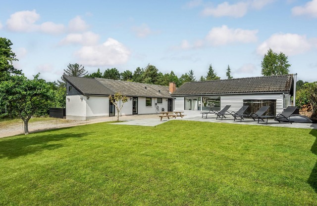 Nice home in Ebeltoft with WiFi