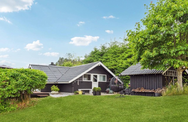 Nice home in Ebeltoft with WiFi