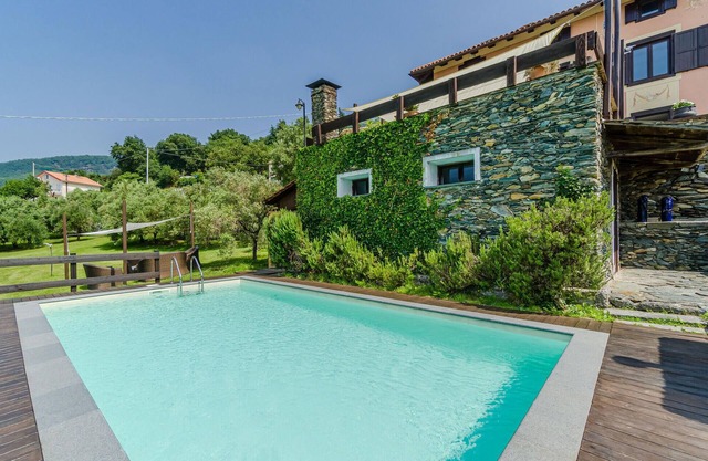 Nice home in Fraz. Alpicella, Varaz