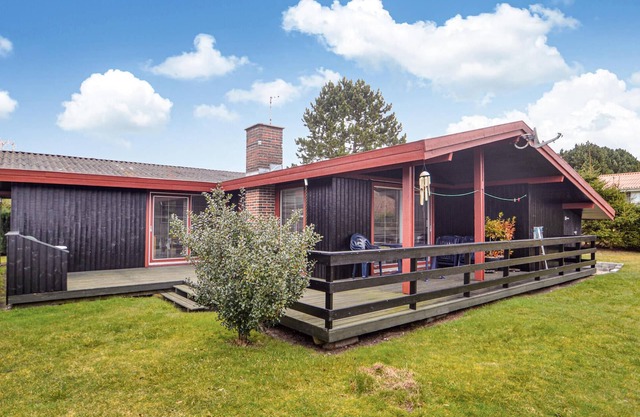 Nice home in Grenaa with WiFi