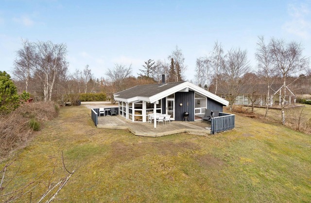 Nice home in Grenaa with kitchen