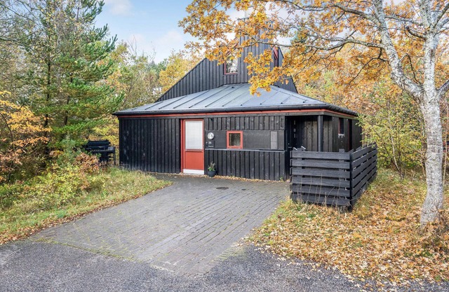 Nice home in Grenaa with kitchen