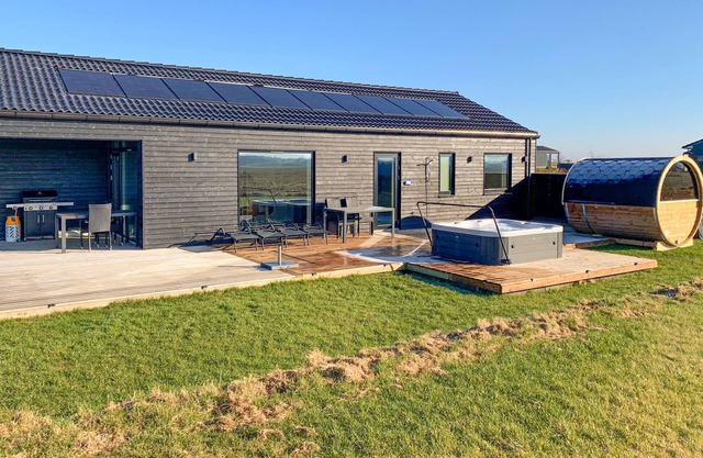 Nice home in Grenaa with kitchen