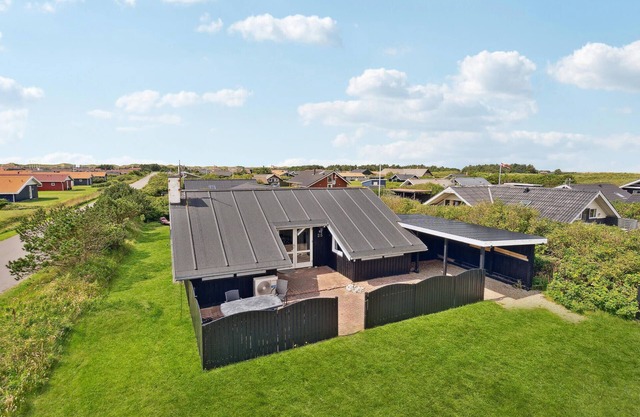 Nice home in Harboøre with sauna