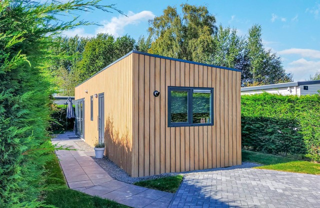 Nice home in Heinkenszand with kitchen