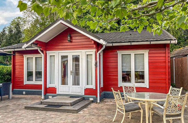 Nice home in Heinkenszand with sauna