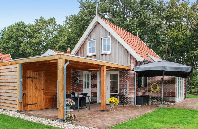 Nice home in Hoge Hexel with WiFi