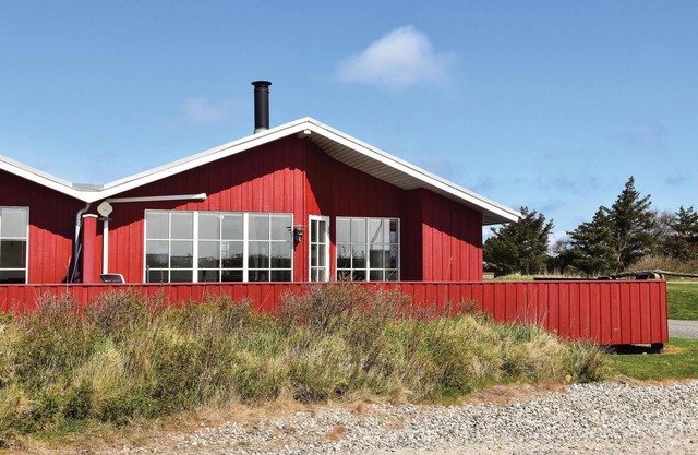 Nice home in Hvide Sande with WiFi
