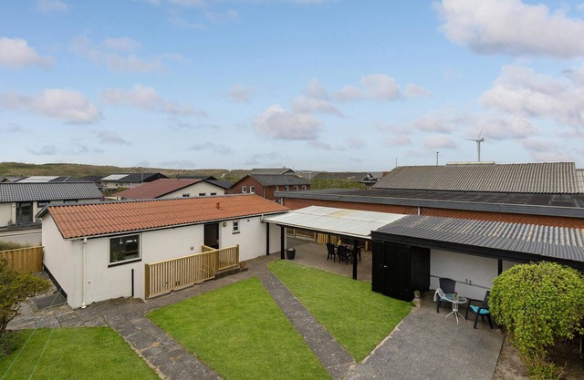Nice home in Hvide Sande with WiFi