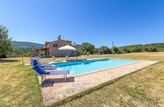 Nice home in Gualdo Cattaneo PG