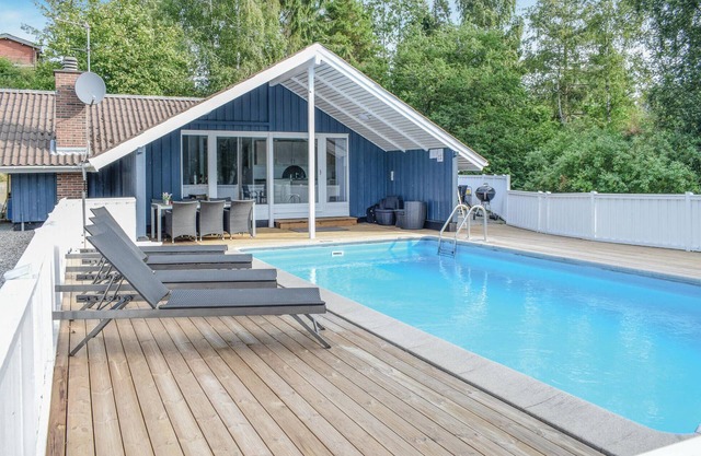 Nice home in Knebel with WiFi