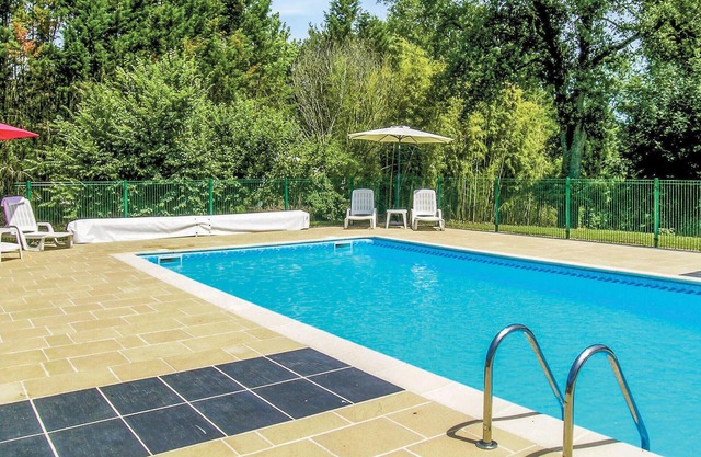 Nice home in La Barde