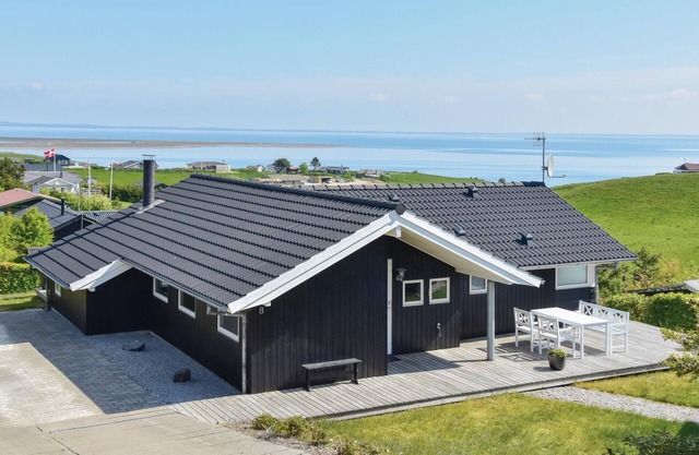Nice home in Lemvig with kitchen
