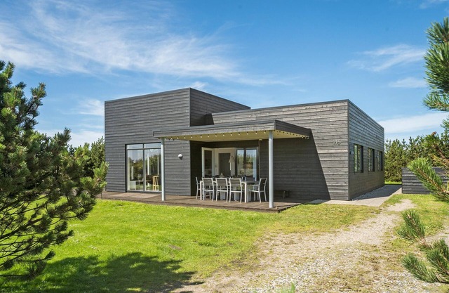 Nice home in Løkken with kitchen