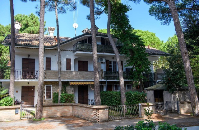Nice home in Marina Romea with WiFi