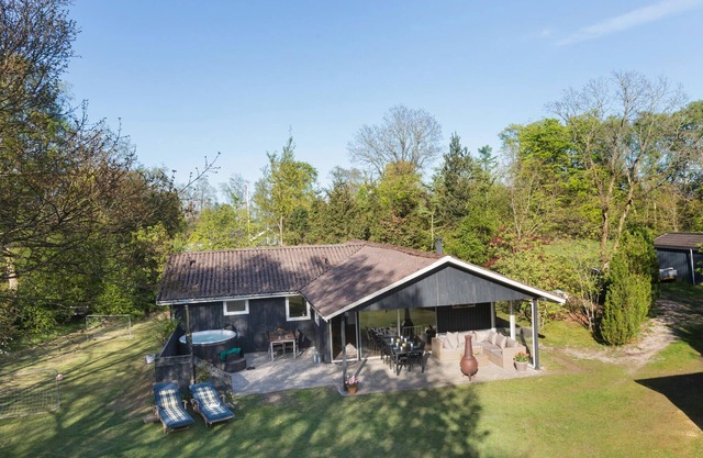 Nice home in ørsted with WiFi