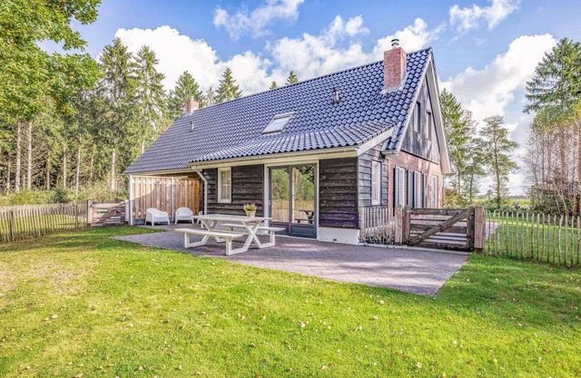 Nice home in Rijssen with WiFi