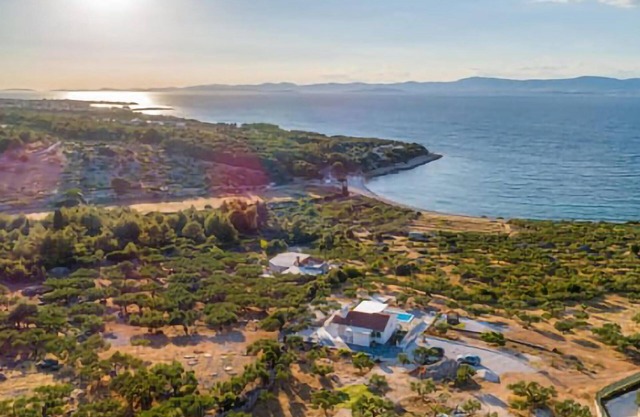 Nice home in Splitska-Supetar with WiFi