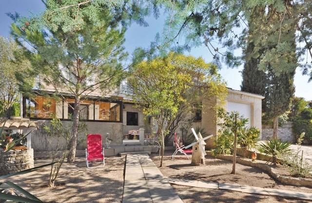 Nice home in Saint Cannat with WiFi