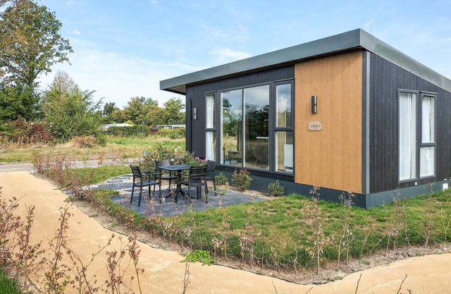 Nice home in Scherpenisse