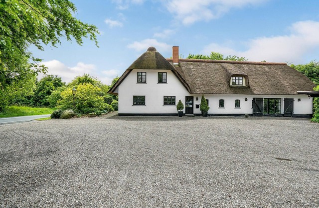 Nice home in Sjølund with kitchen