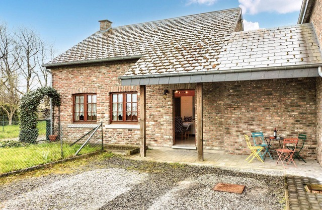 Nice home in Somme-Leuze with WiFi