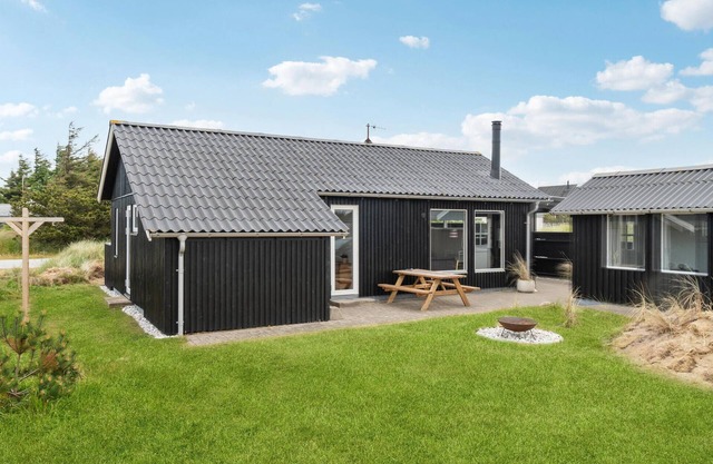 Nice home in Thisted with kitchen