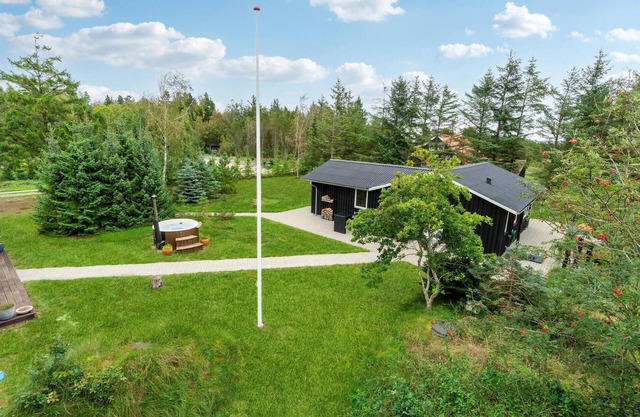 Nice home in Thyholm with WiFi